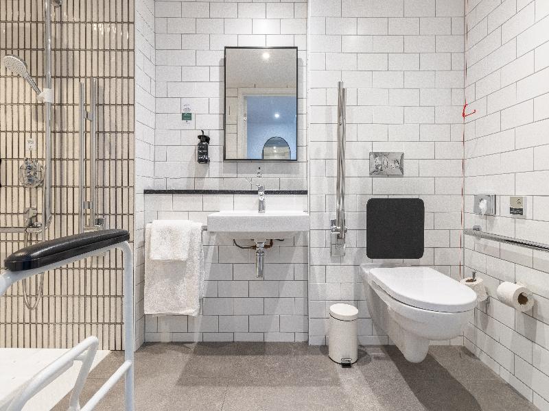 Holiday Inn Newport image