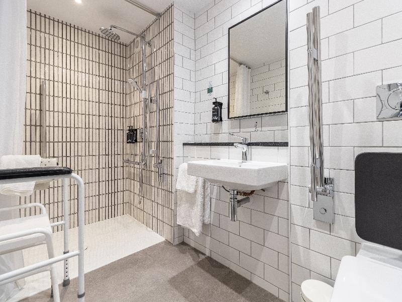 Holiday Inn Newport image