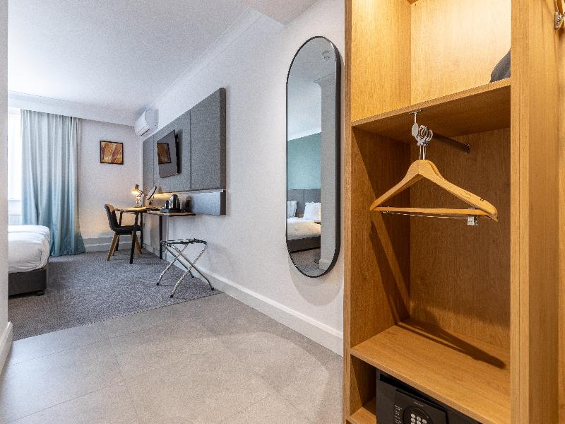 Holiday Inn Newport image