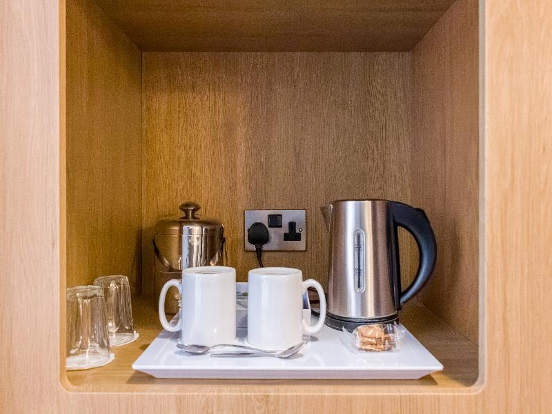 Holiday Inn Newport image