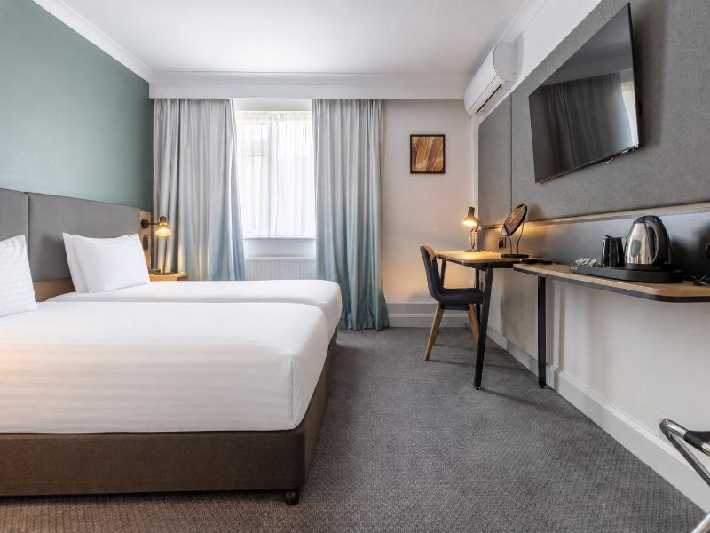 Holiday Inn Newport image