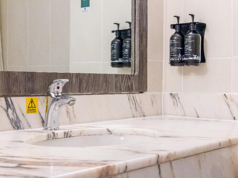 Holiday Inn Newport image