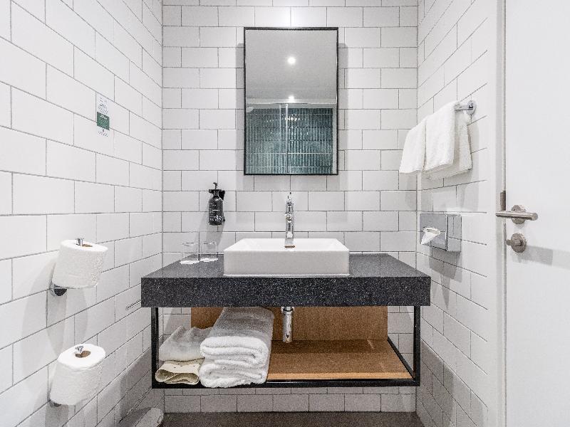 Holiday Inn Newport image
