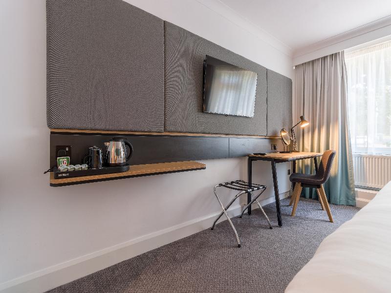 Holiday Inn Newport image