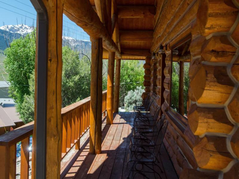 The Roosevelt Hotel - Yellowstone