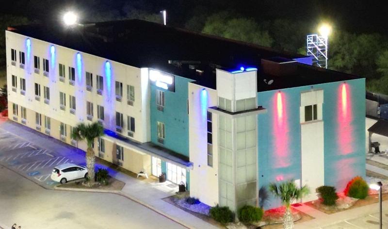 Emblaze Hotel image