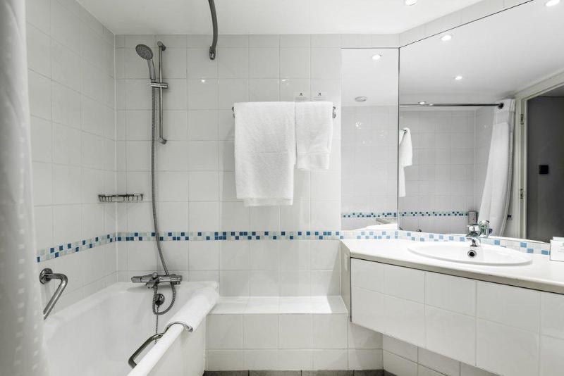 Holiday Inn Milton Keynes photo 24
