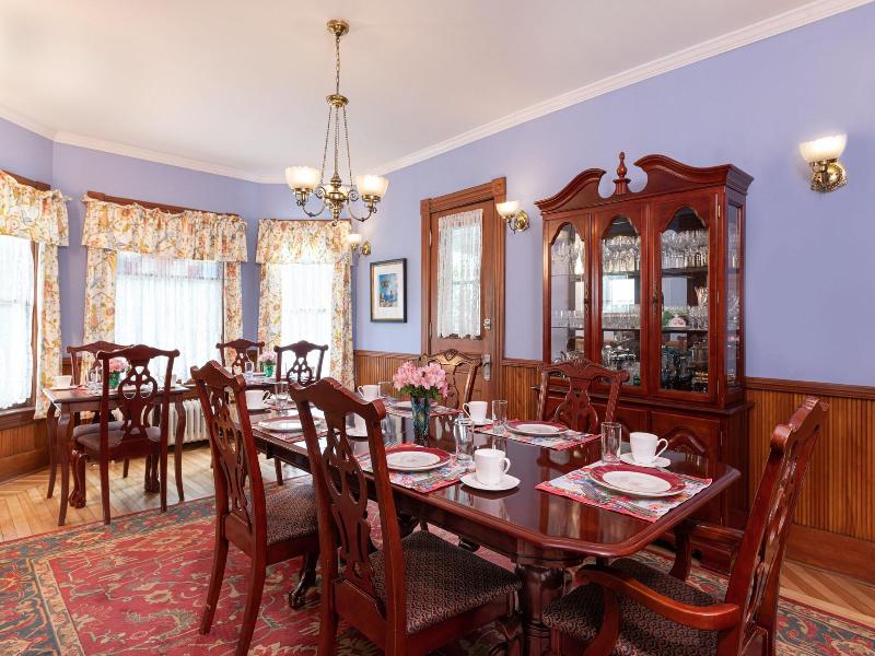 Sinclair Inn Bed And Breakfast image