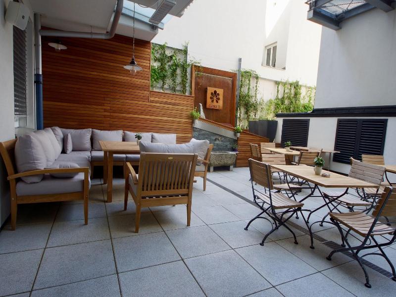 Parks 73 The Townhouse Hotel image