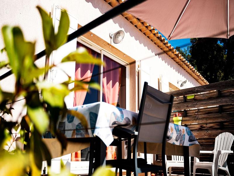 Sous Les Pins image