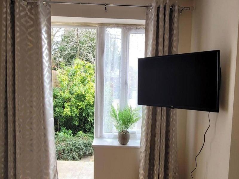Cozy Central One Bedroom Flat image