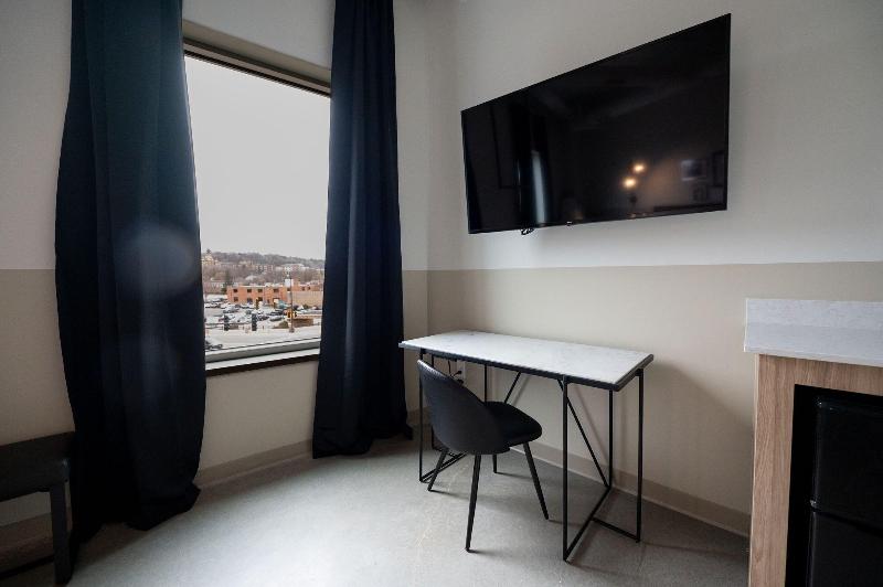 Arch And Cable Hotel image