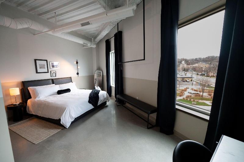 Arch And Cable Hotel image