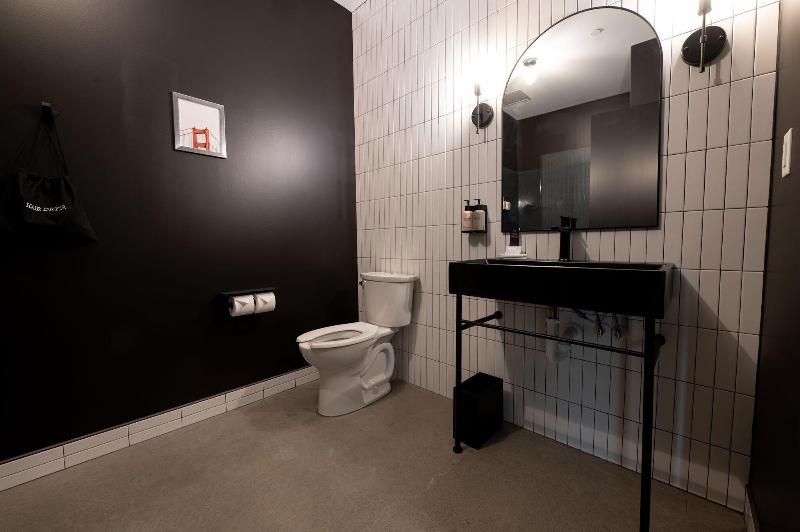 Arch And Cable Hotel image