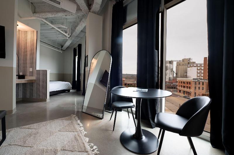 Arch And Cable Hotel image