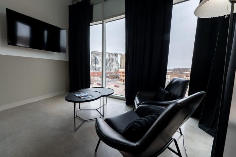 Arch And Cable Hotel image