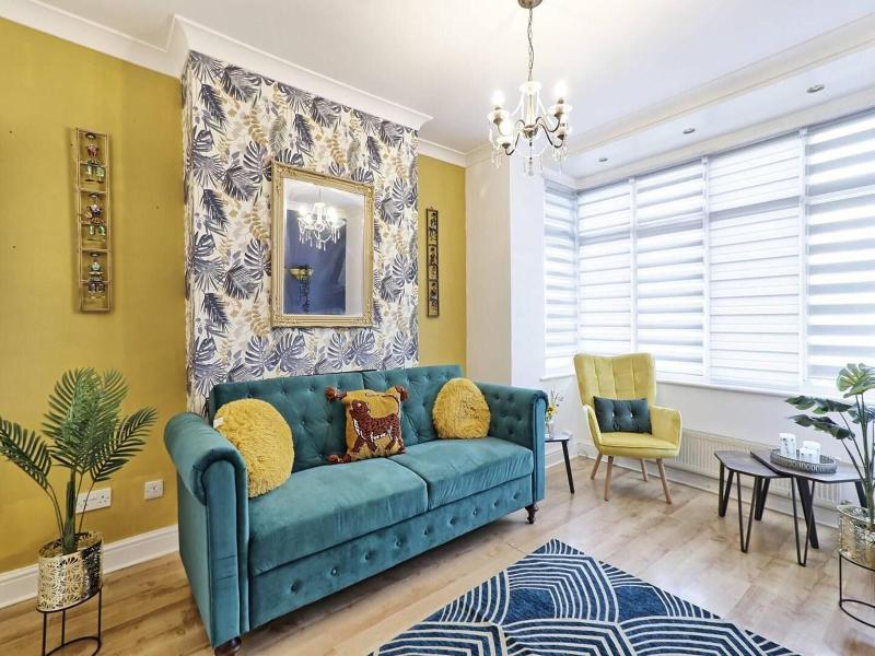 Big 3bed 2bath House Tropical Oasis Pet Friendly! image