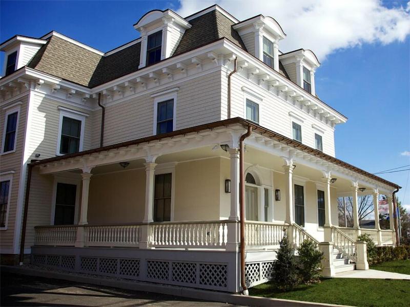 Guesthouse At Norwalk Inn image