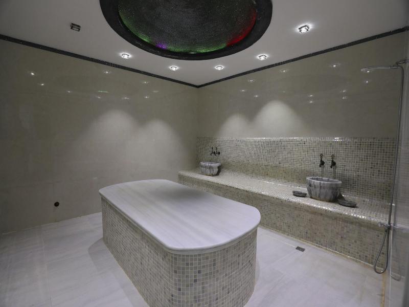 Altus Hotel Baku image