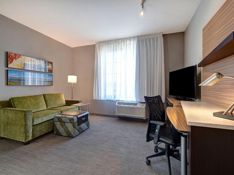 SUITE QUEEN SIZE BED