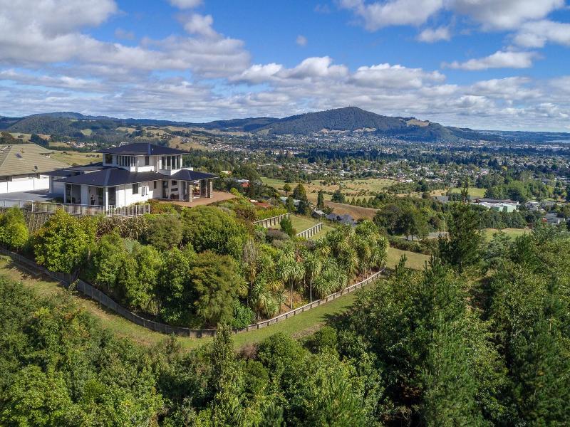 Tihi Retreat image