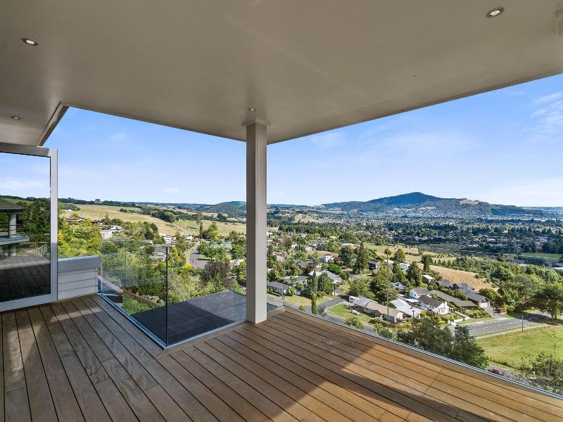 Tihi Retreat image