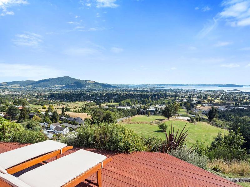 Tihi Retreat image