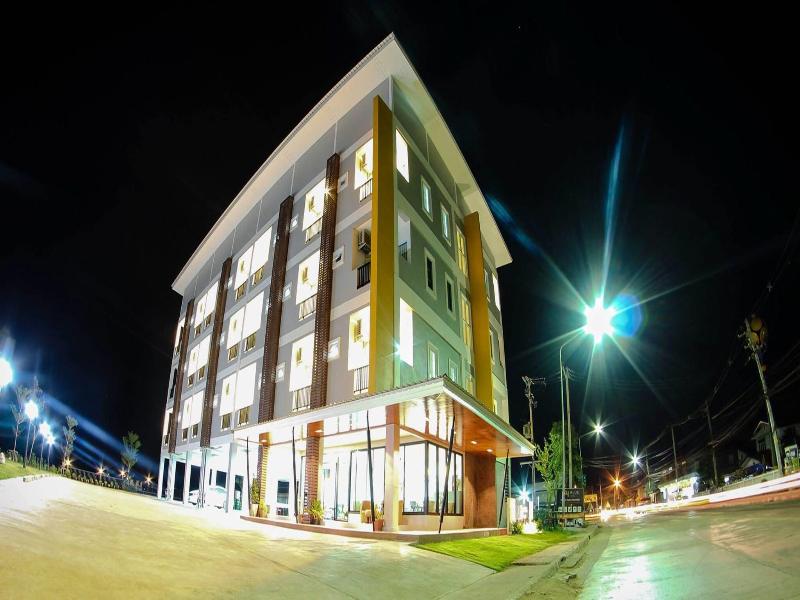 Plus Hotel image