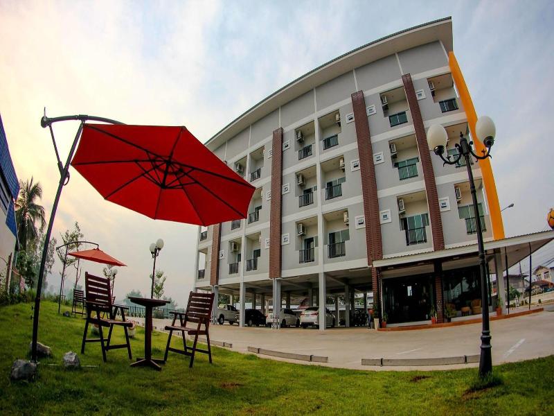 Plus Hotel image