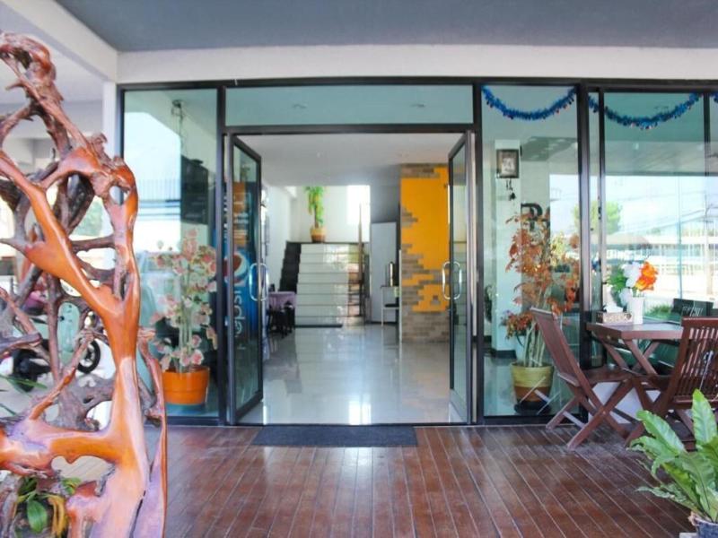 Plus Hotel image