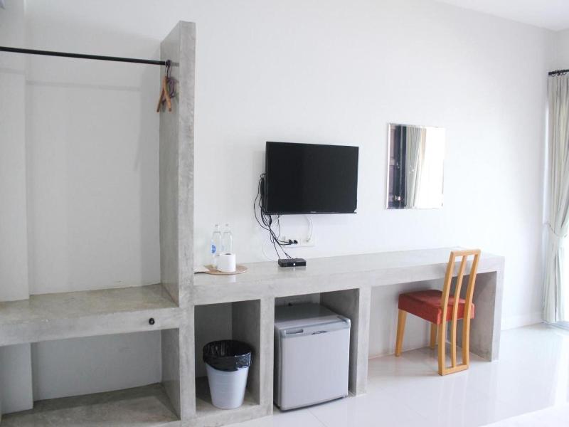 Plus Hotel image
