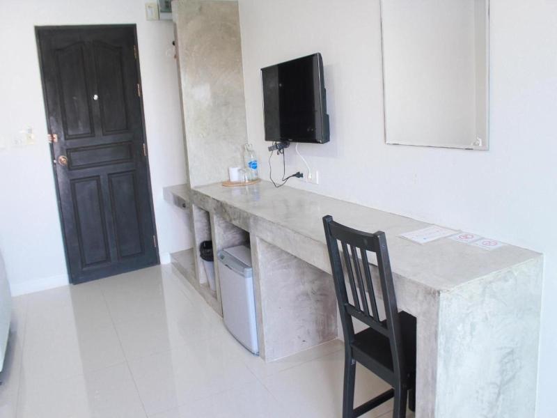 Plus Hotel image