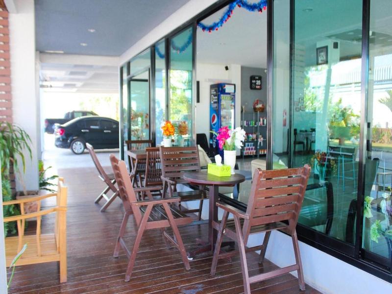 Plus Hotel image