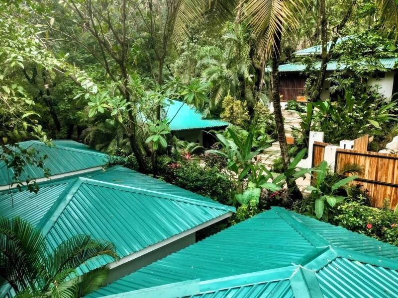 Makanas Beach Bungalows 2