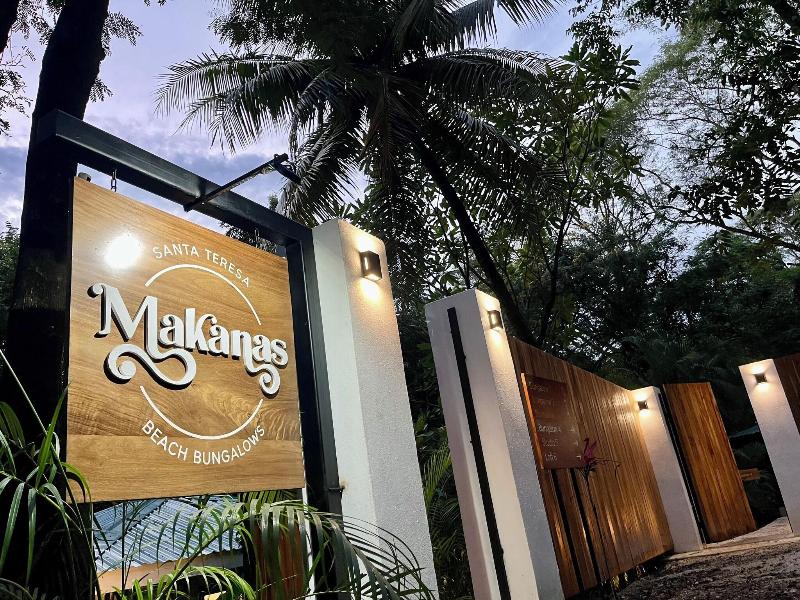 Makanas Beach Bungalows 3