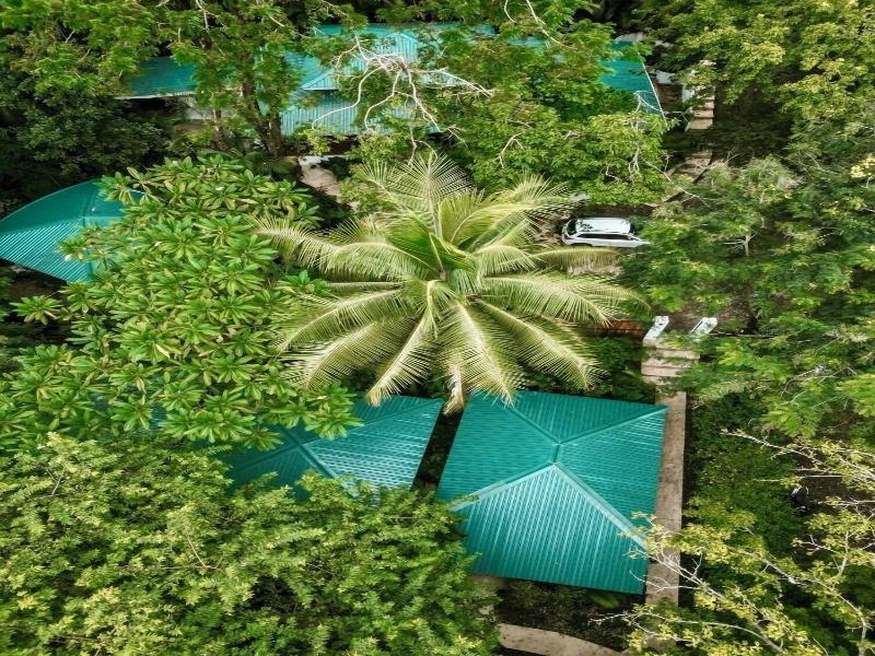 Makanas Beach Bungalows 5