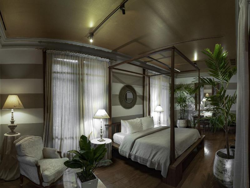 Chandra Residence image