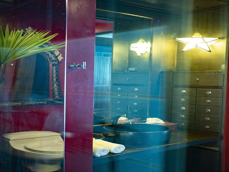 Chandra Residence image