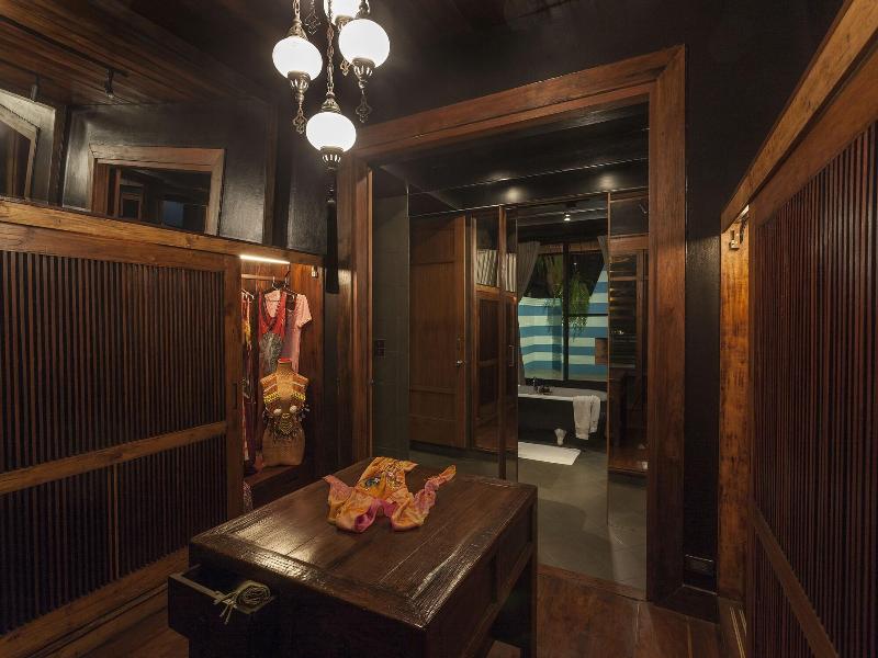 Chandra Residence image