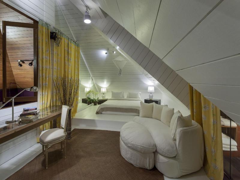Chandra Residence image
