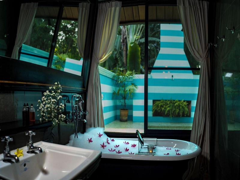 Chandra Residence image
