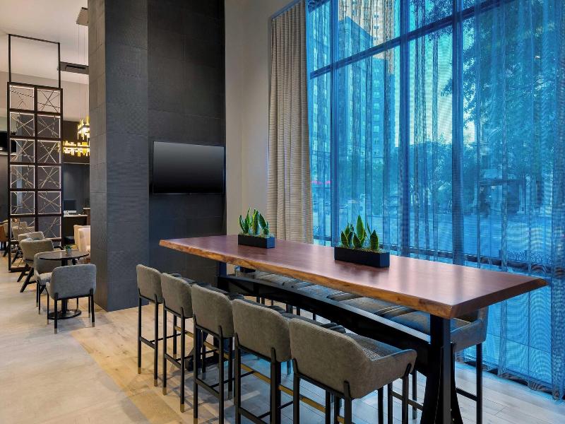 Courtyard By Marriott Atlanta Midtown image