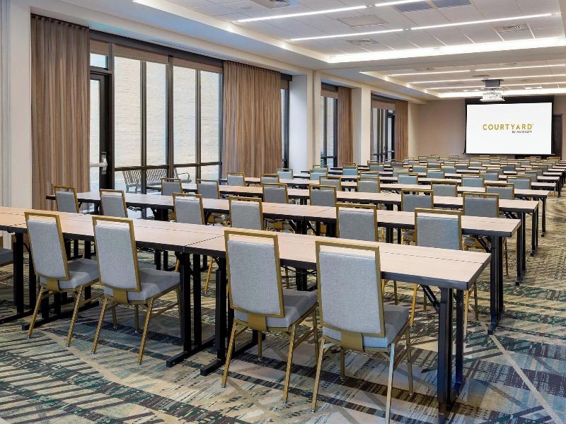 Courtyard By Marriott Atlanta Midtown image