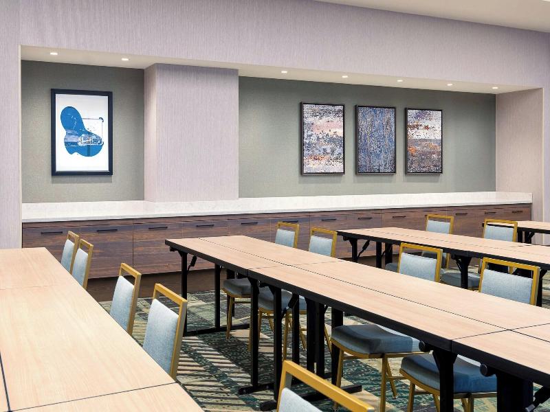 Courtyard By Marriott Atlanta Midtown image
