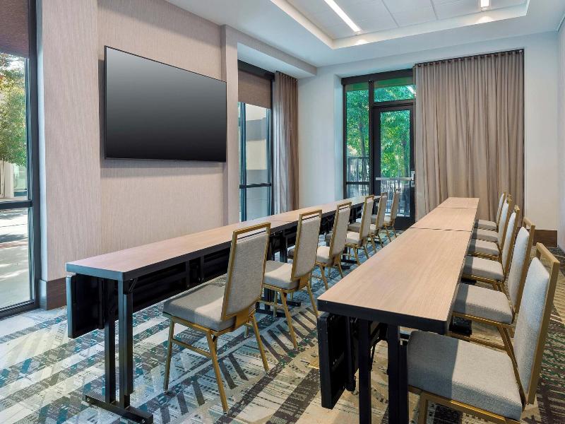 Courtyard By Marriott Atlanta Midtown image