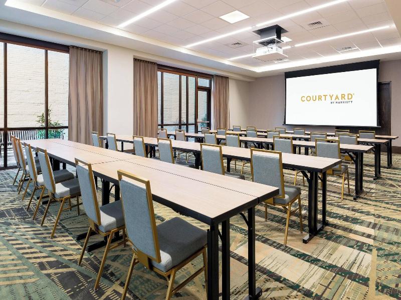 Courtyard By Marriott Atlanta Midtown image