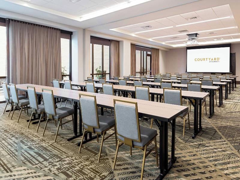 Courtyard By Marriott Atlanta Midtown image