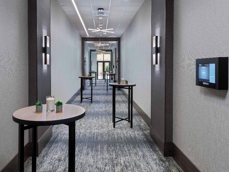 Courtyard By Marriott Atlanta Midtown image