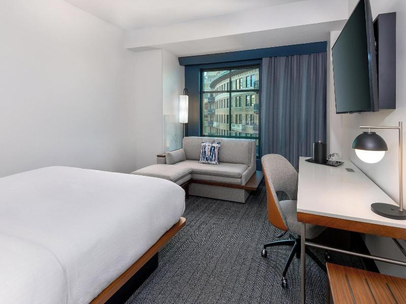 Courtyard By Marriott Atlanta Midtown image