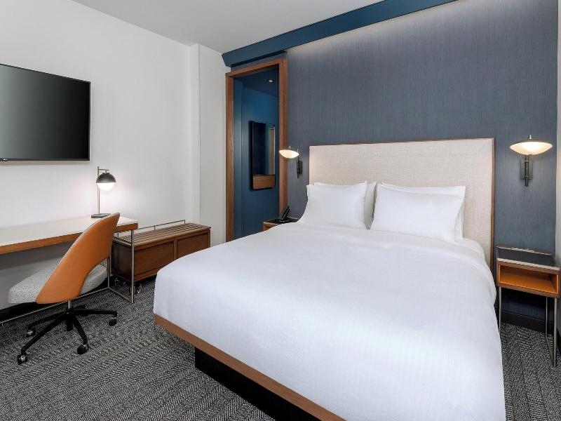 Courtyard By Marriott Atlanta Midtown image